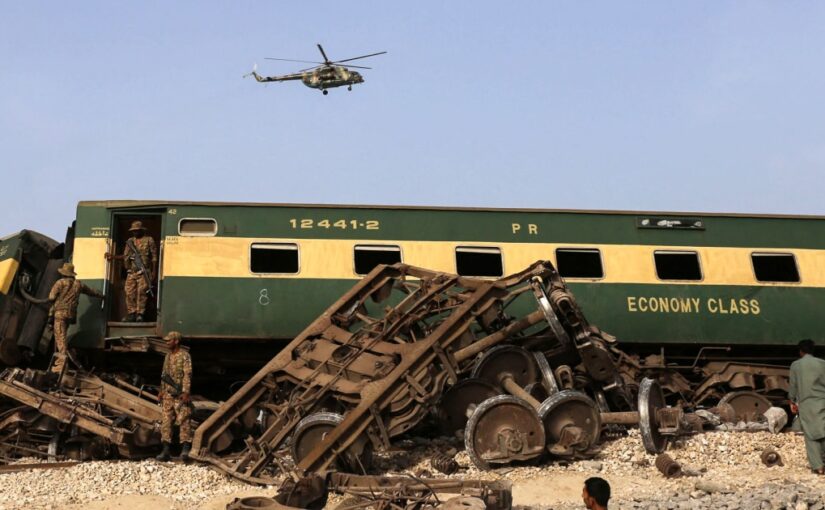 Train derailment kills at least 15, injures 50 in southern Pakistan
