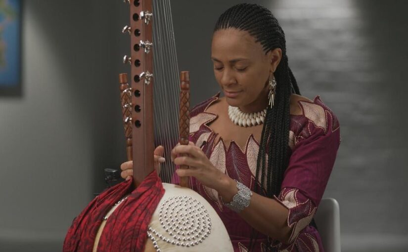 Playing the complex West African instrument called the kora – 60 Minutes